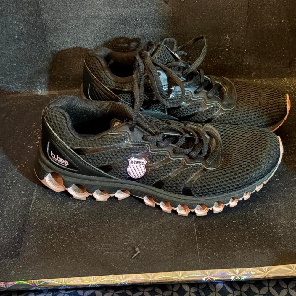 K-Swiss Tubes Comfort 200 Running Shoes - Black & Pink - Women's 7.5Description: